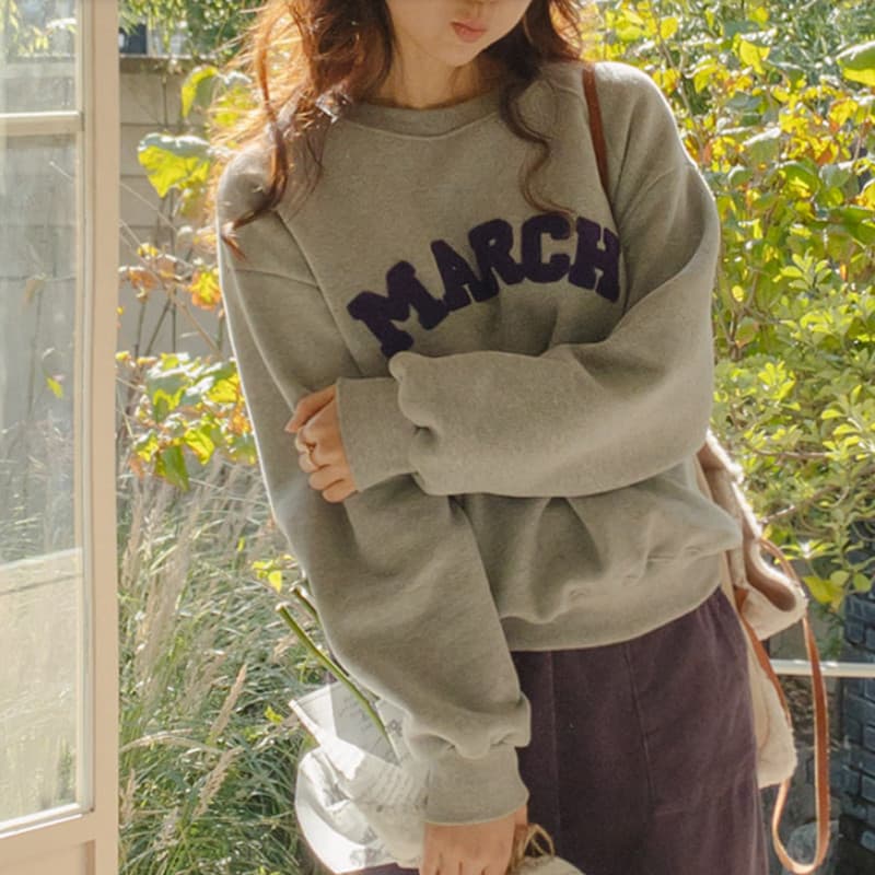 アウトドアファッション 春月レタリングトレーナー