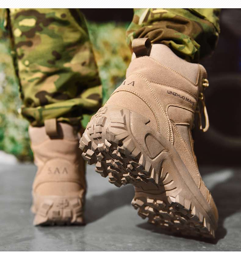 アウトドアファッション 高機能トレッキングブーツ