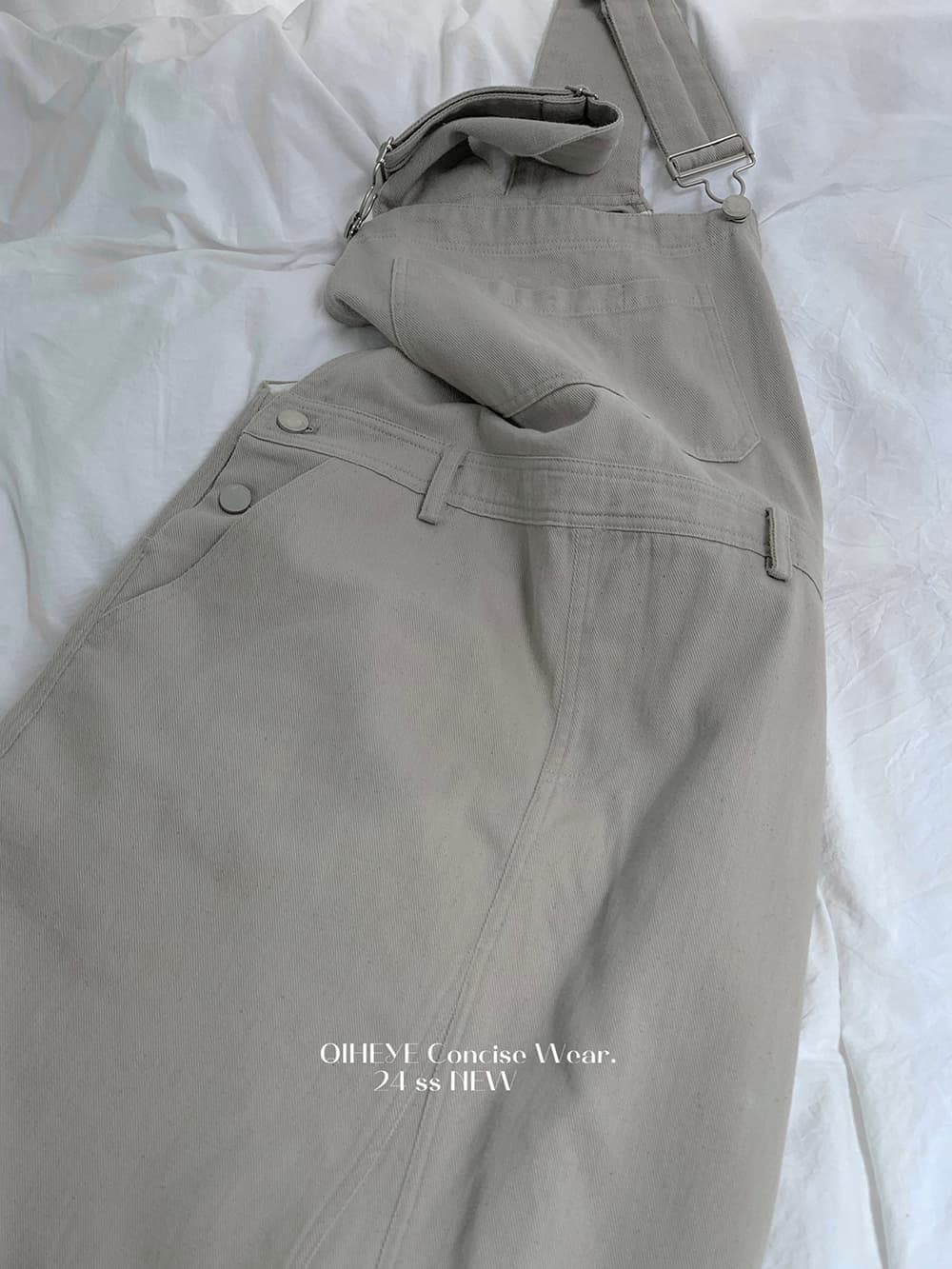 アウトドアファッション ゆったりオーバーオール風マキシワンピース