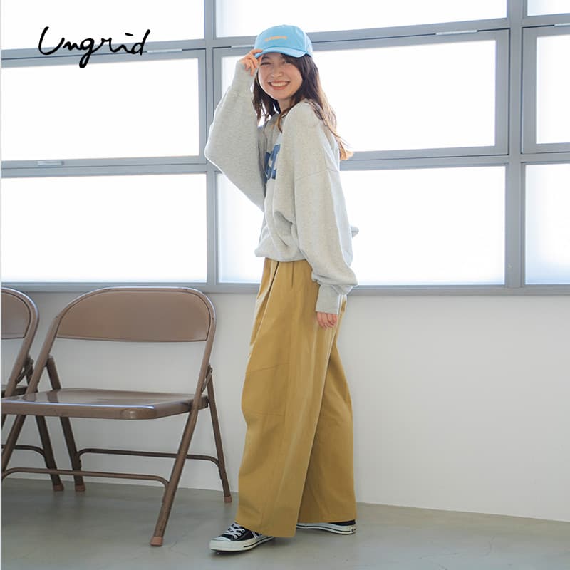 アウトドアファッション ゆったりロゴスウェットシャツ