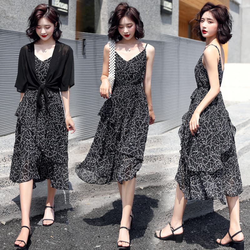 アウトドアファッション 涼やか波模様ティアードワンピース