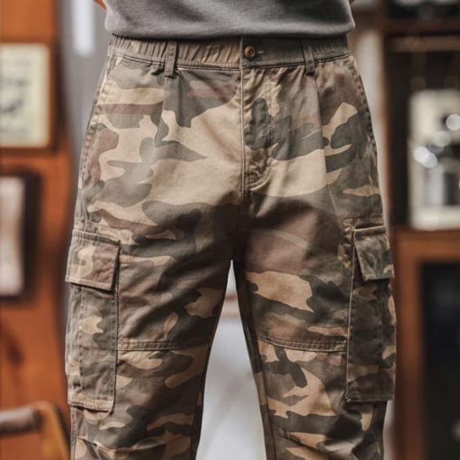 アウトドアファッション ミリタリー風カーゴパンツ