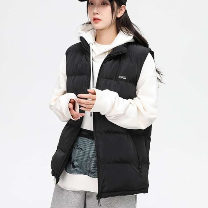 アウトドアファッション のびのびダウンベスト