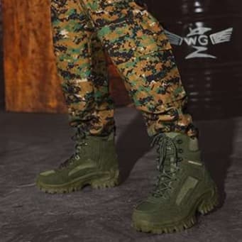 アウトドアファッション 高機能トレッキングブーツ