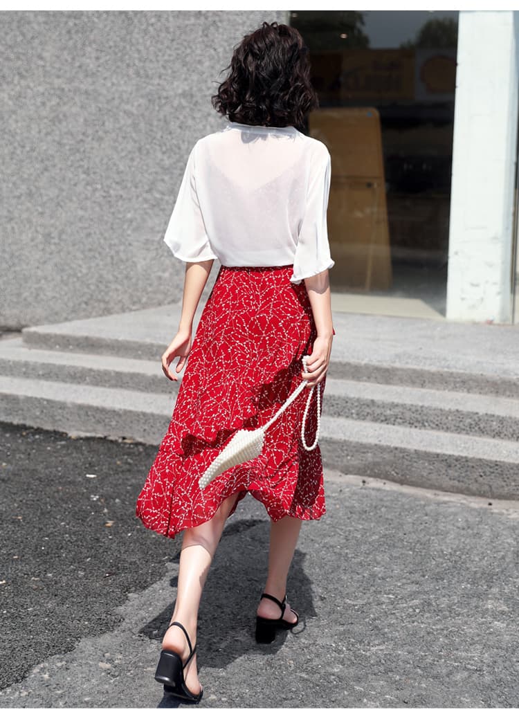 アウトドアファッション 涼やか波模様ティアードワンピース