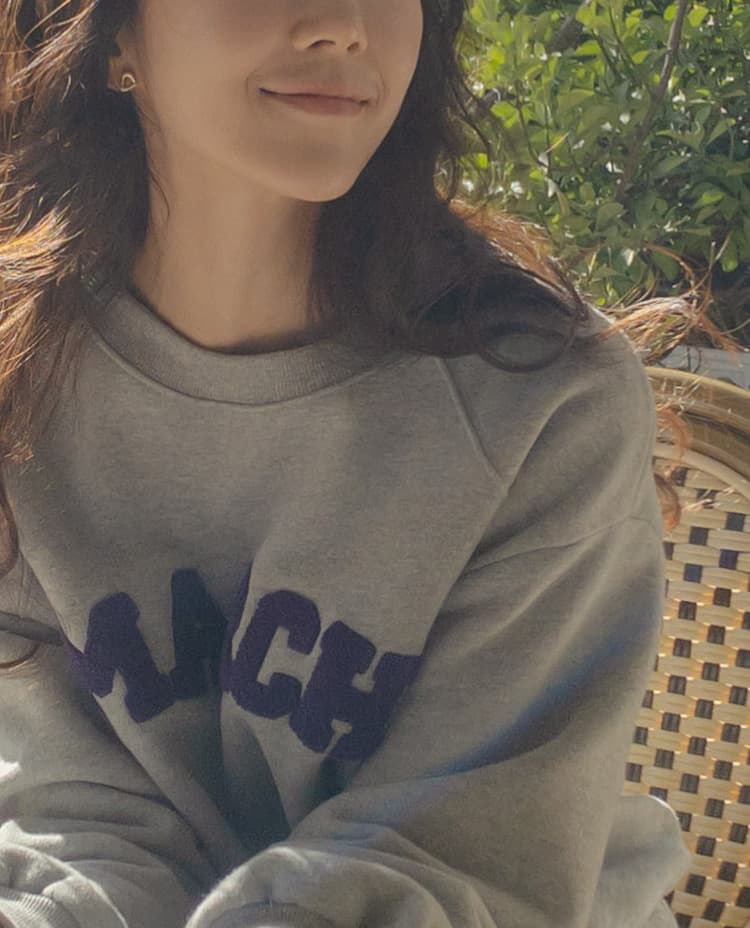 アウトドアファッション 春月レタリングトレーナー