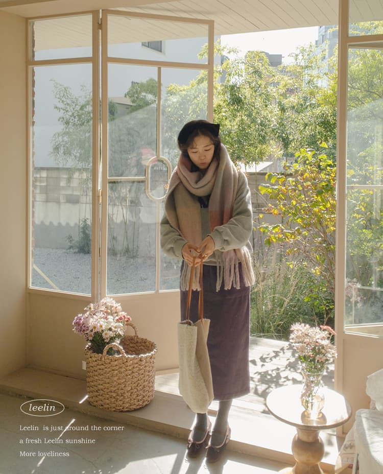 アウトドアファッション 春月レタリングトレーナー