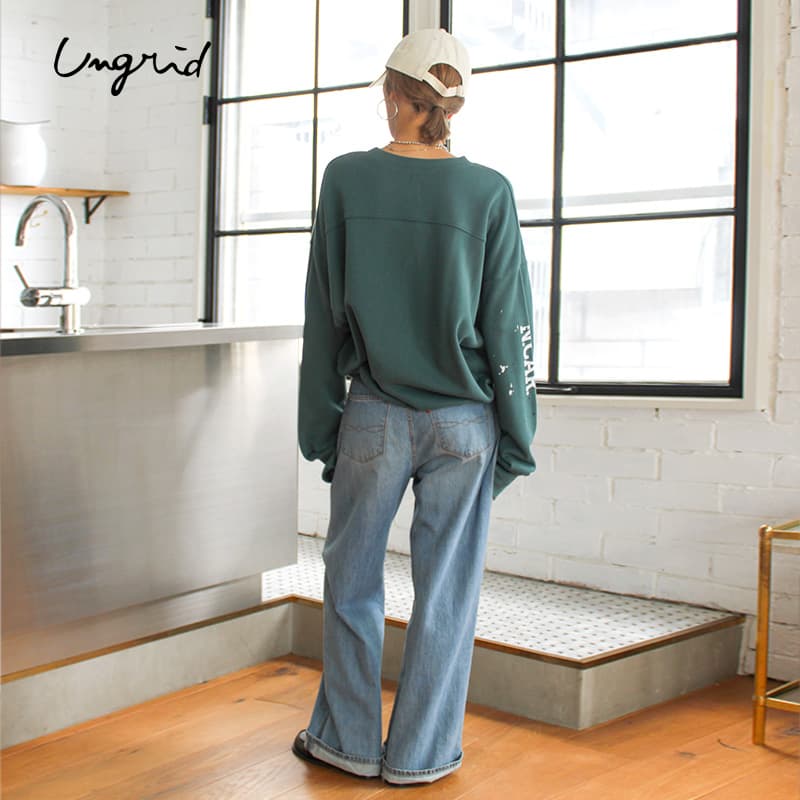 アウトドアファッション ゆったりロゴスウェットシャツ