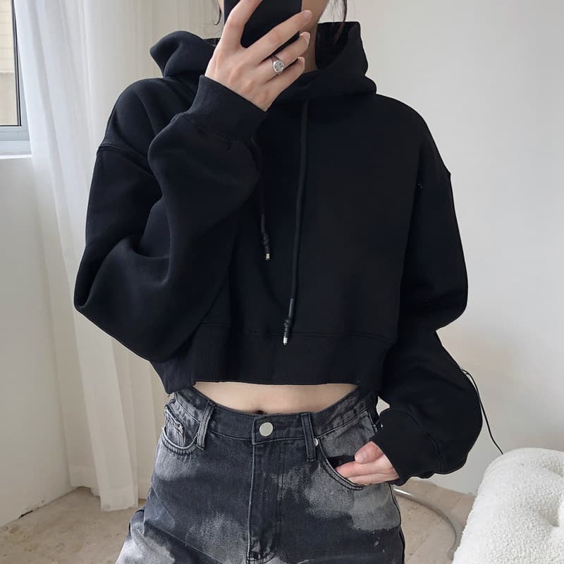 アウトドアファッション ゆったりクロップドパーカー