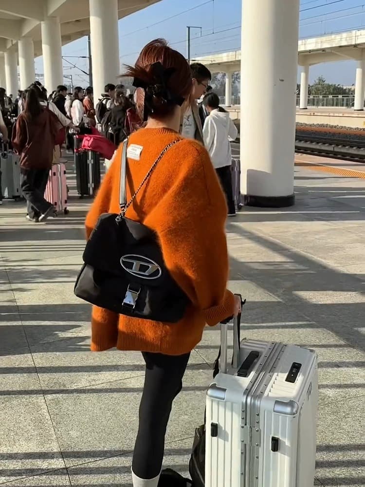 アウトドアファッション ふんわりニットプルオーバー