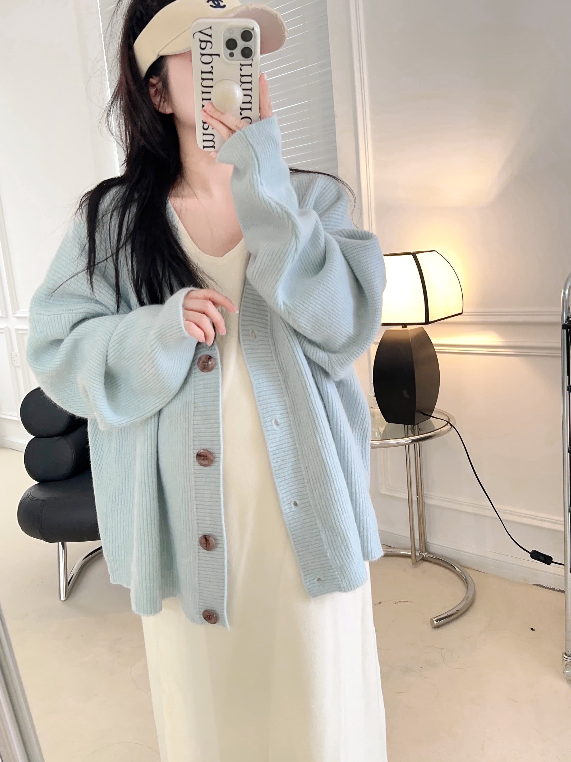 アウトドアファッション ゆるふわニットカーディガン