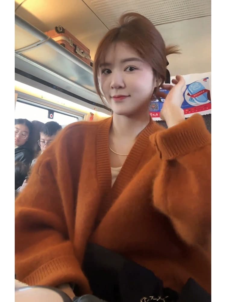 アウトドアファッション ふんわりニットプルオーバー