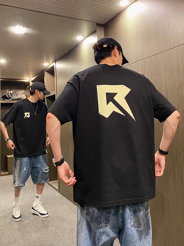 アウトドアファッション 矢印ロゴ入り特大半袖