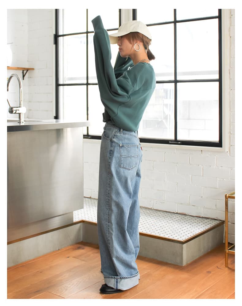 アウトドアファッション ゆったりロゴスウェットシャツ