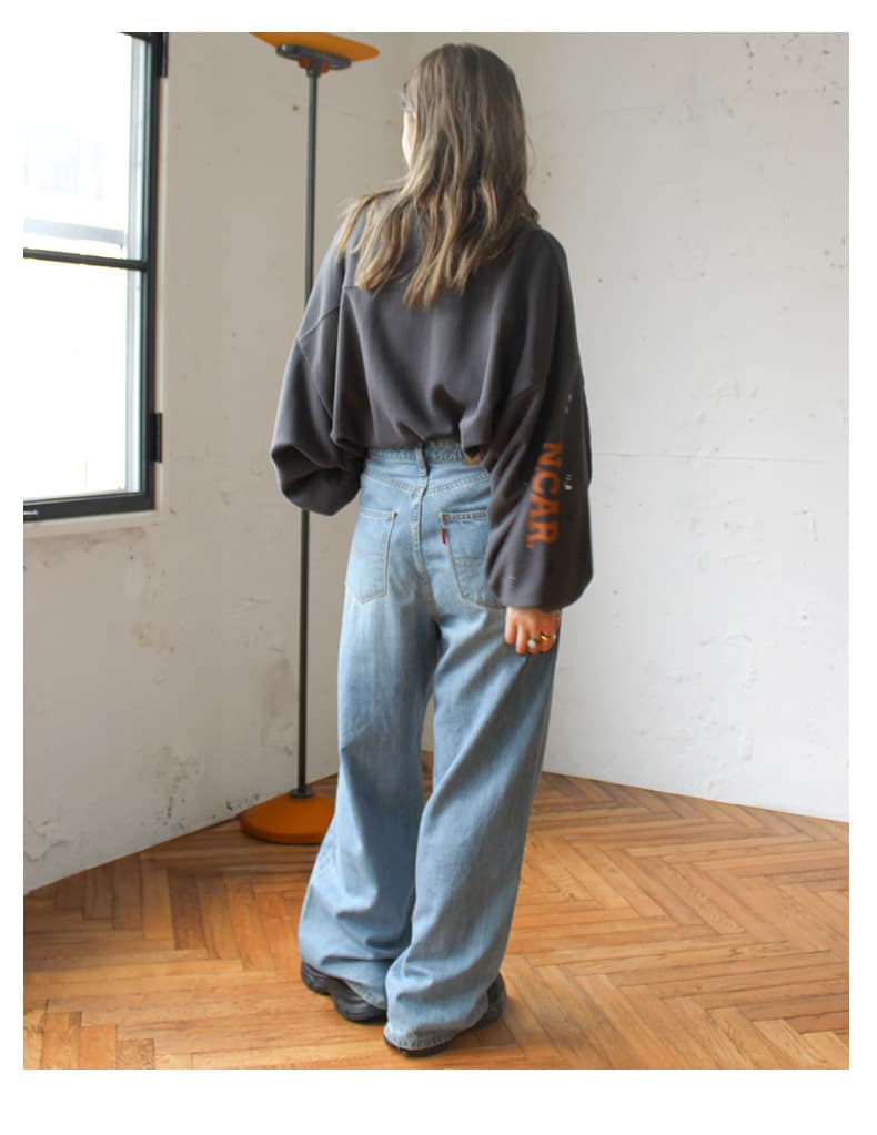 アウトドアファッション ゆったりロゴスウェットシャツ