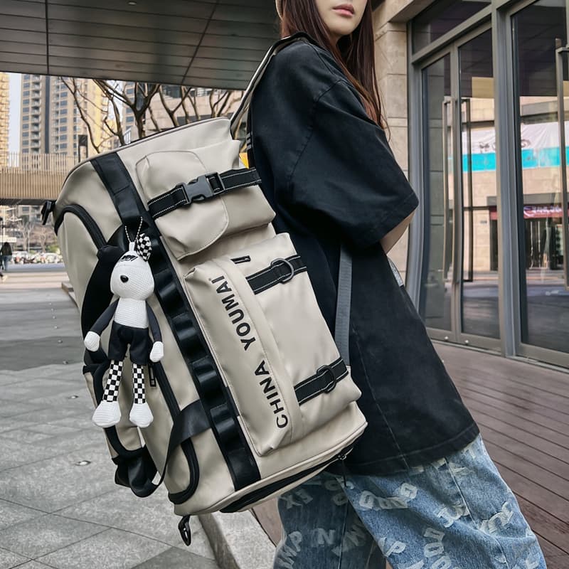 アウトドアファッション 機能性抜群 多収納キャンプバッグ