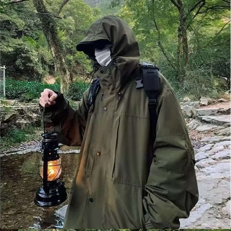 アウトドアファッション 暗闇を照らす冒険者のパーカー
