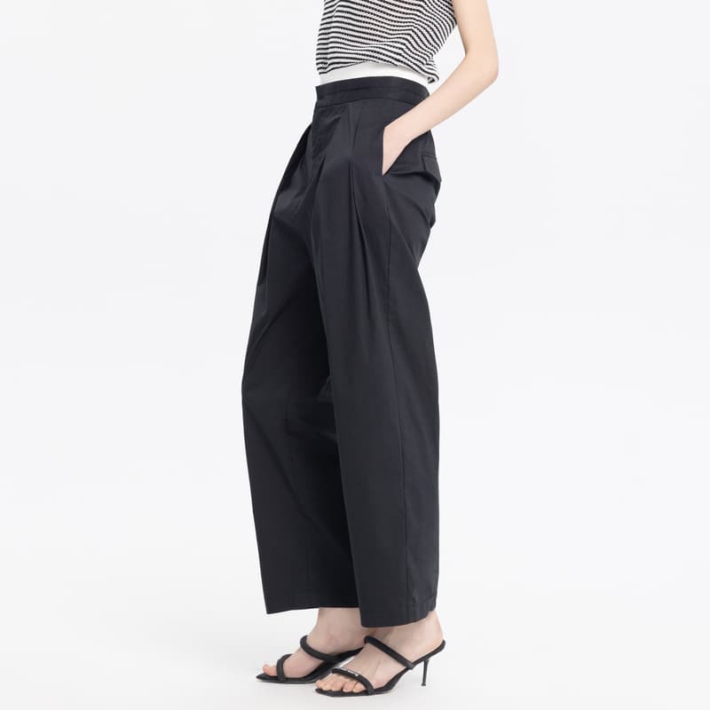 アウトドアファッション プリーツゆったりワイドパンツ