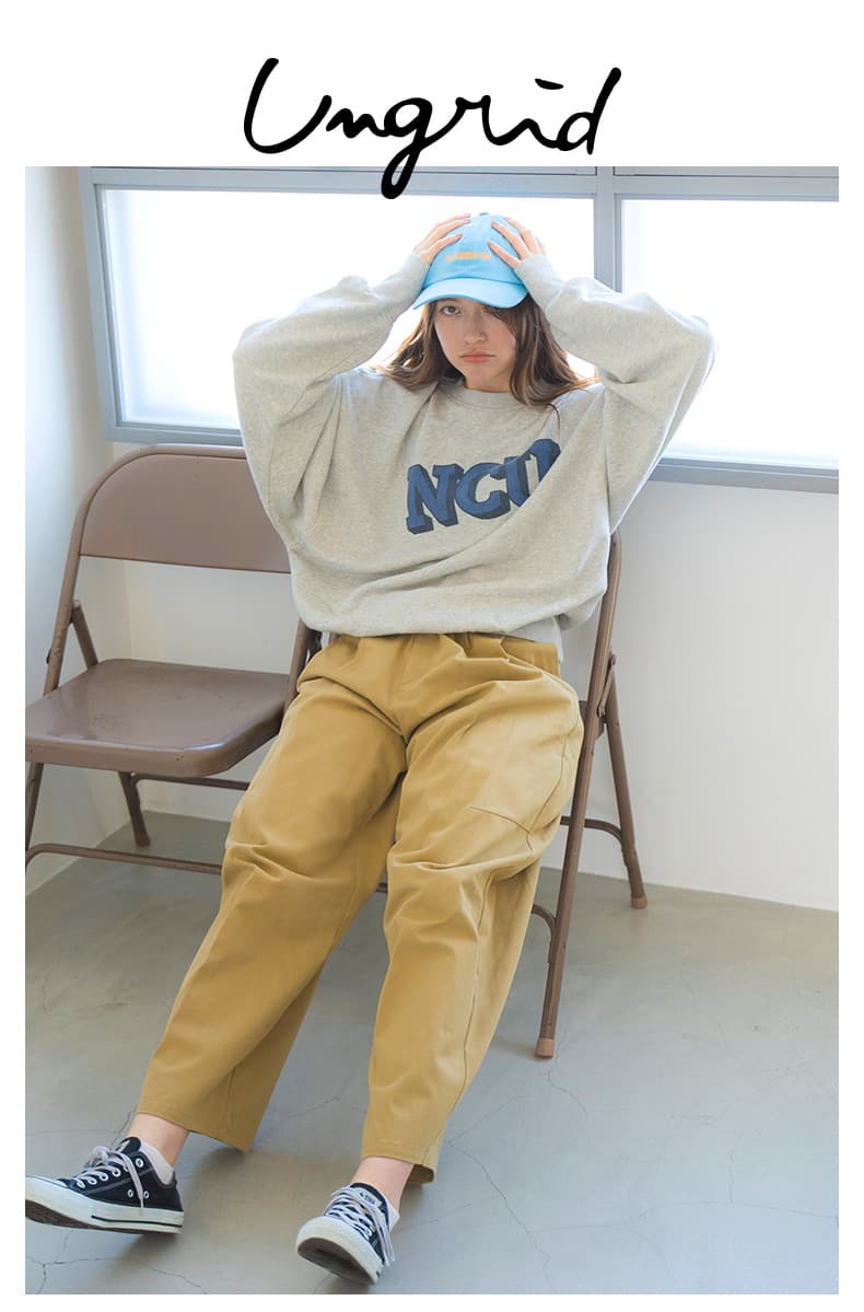 アウトドアファッション ゆったりロゴスウェットシャツ