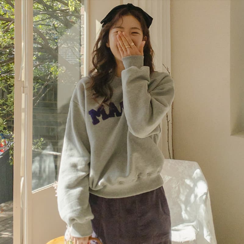 アウトドアファッション 春月レタリングトレーナー