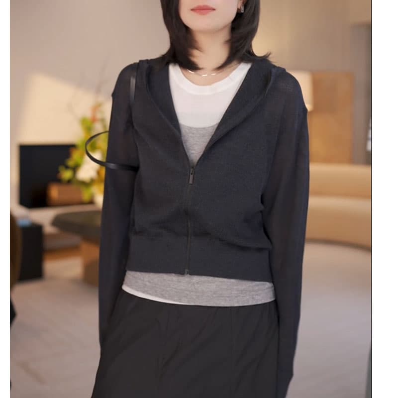 アウトドアファッション 重ね着風フード付きジャケット