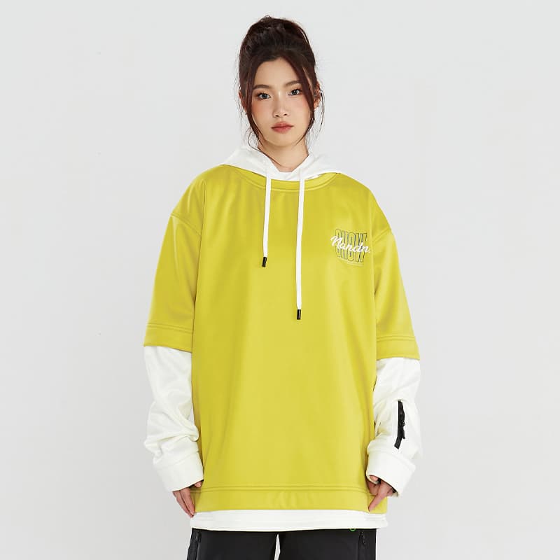 アウトドアファッション ゆったりシルエットレイヤード風パーカー