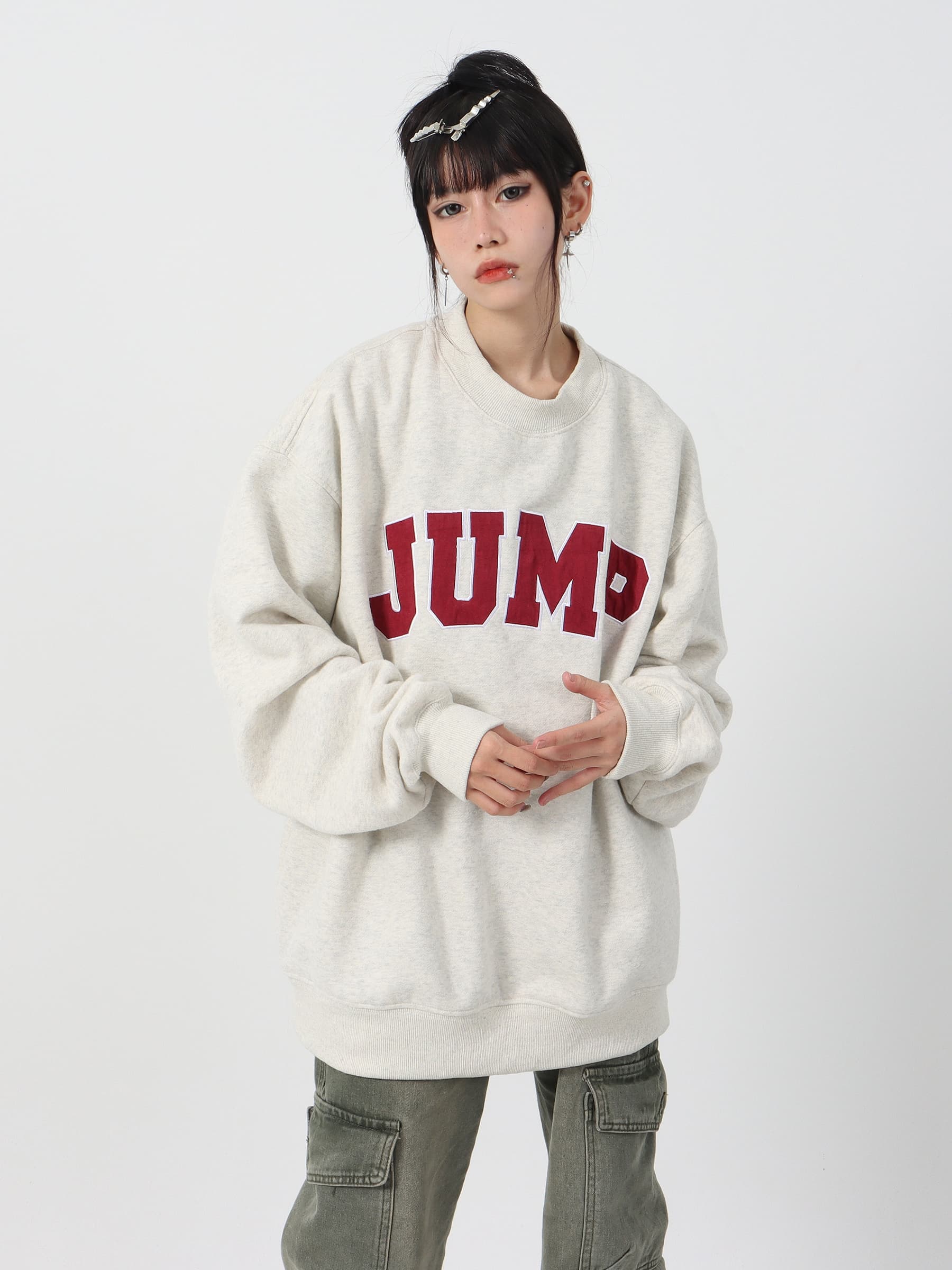 アウトドアファッション ゆったりジャンプロゴ入りスウェット