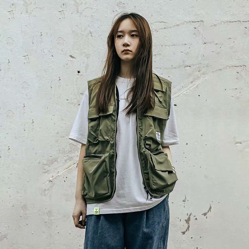 アウトドアファッション ミリタリー調マルチポケットベスト