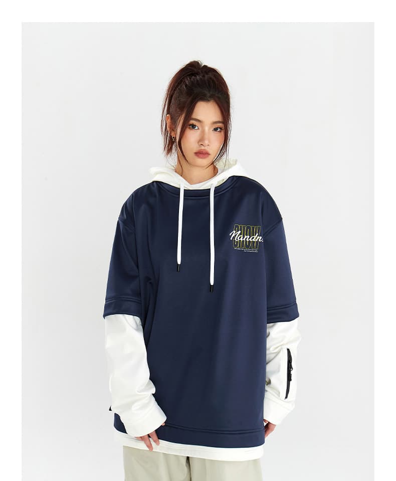 アウトドアファッション ゆったりシルエットレイヤード風パーカー