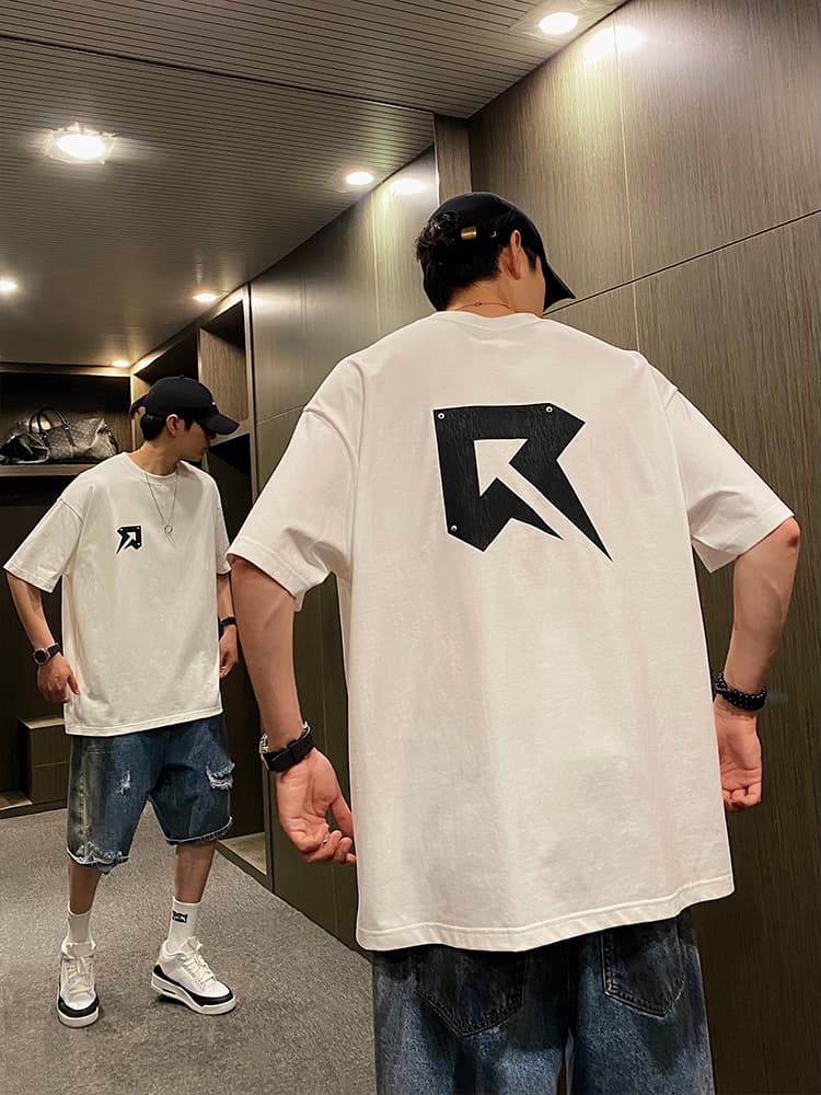 アウトドアファッション 矢印ロゴ入り特大半袖