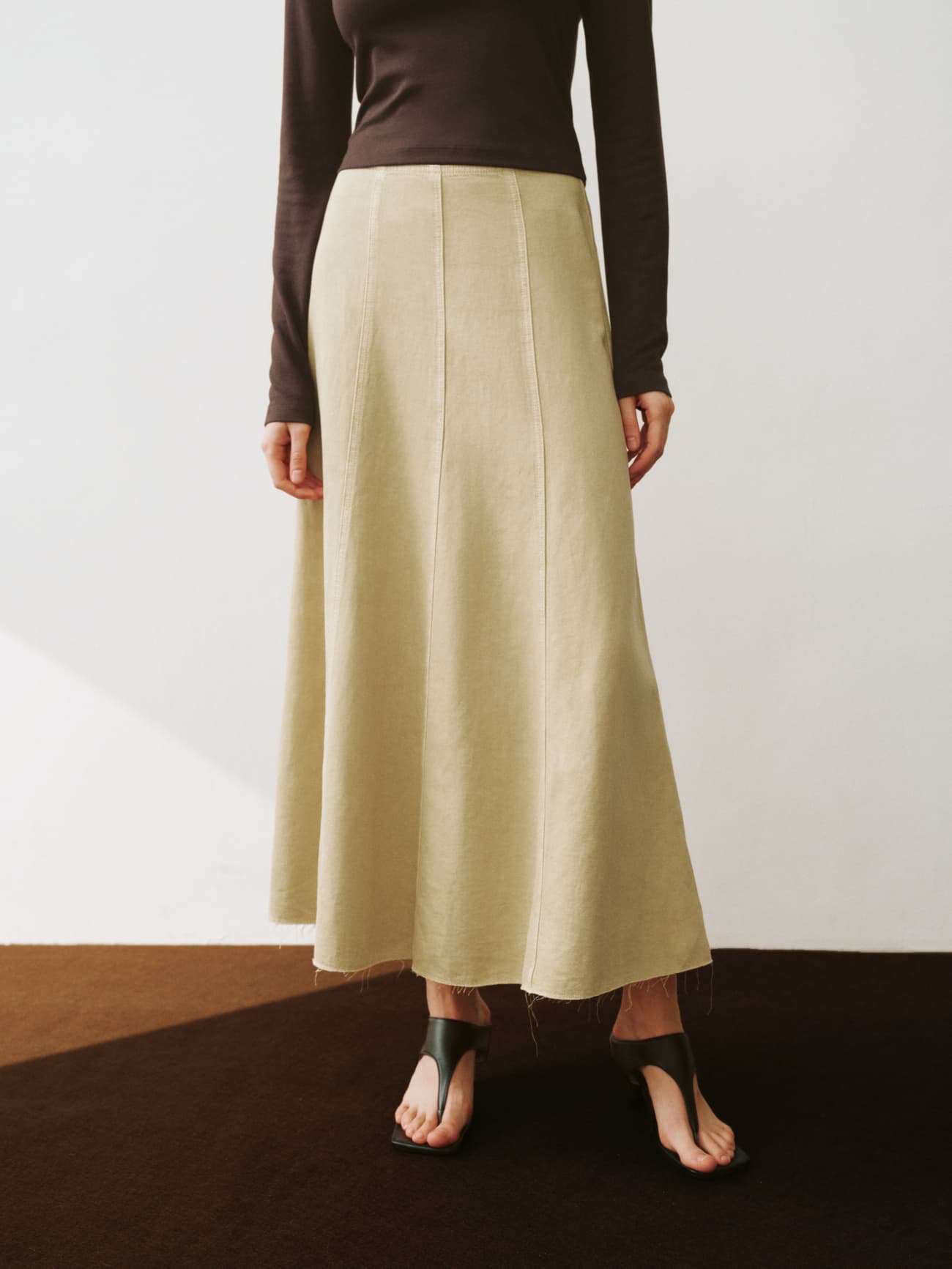 アウトドアファッション 風合い豊かな麻混マキシスカート
