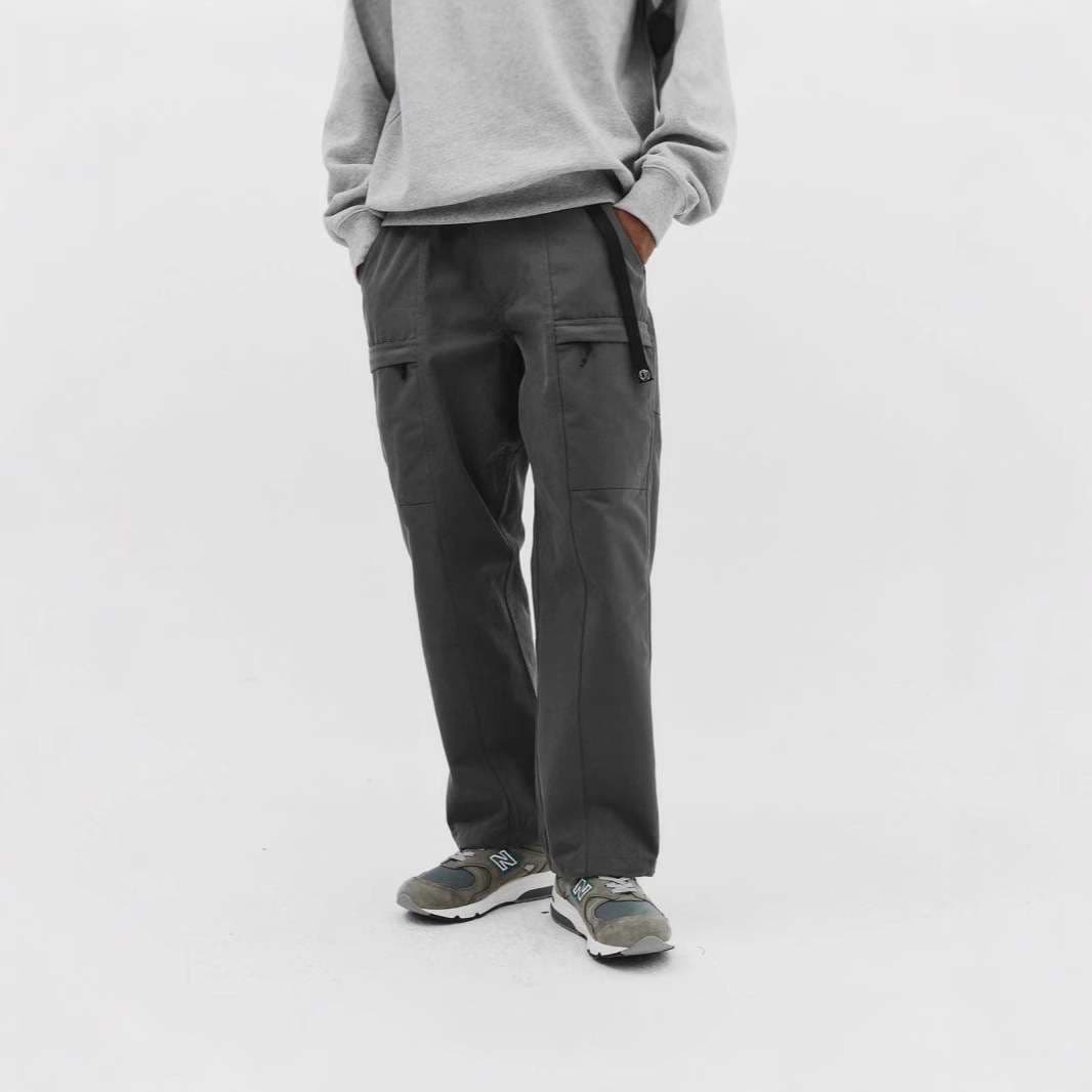 アウトドアファッション カーゴ機能付き トレッキングパンツ