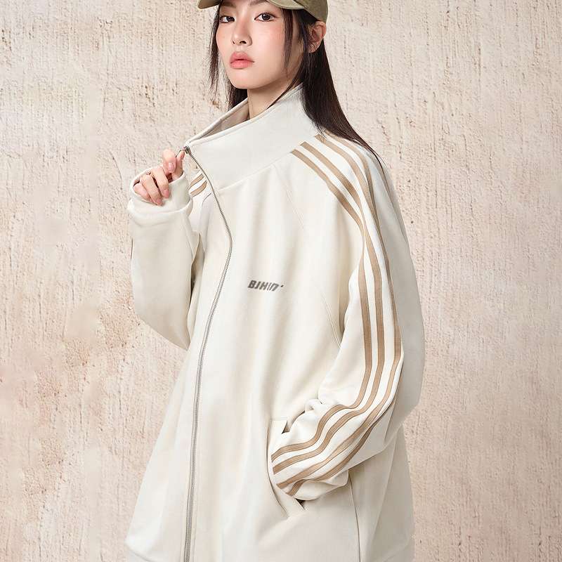 アウトドアファッション 生成です