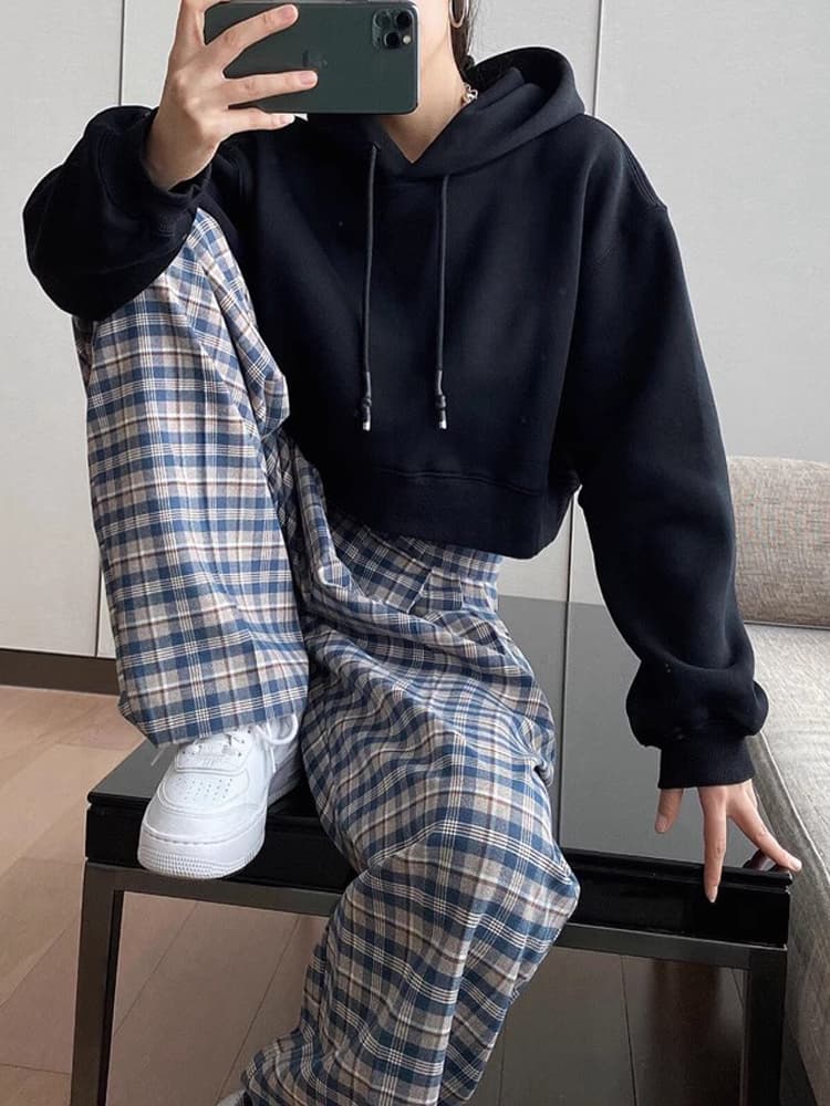 アウトドアファッション ゆったりクロップドパーカー