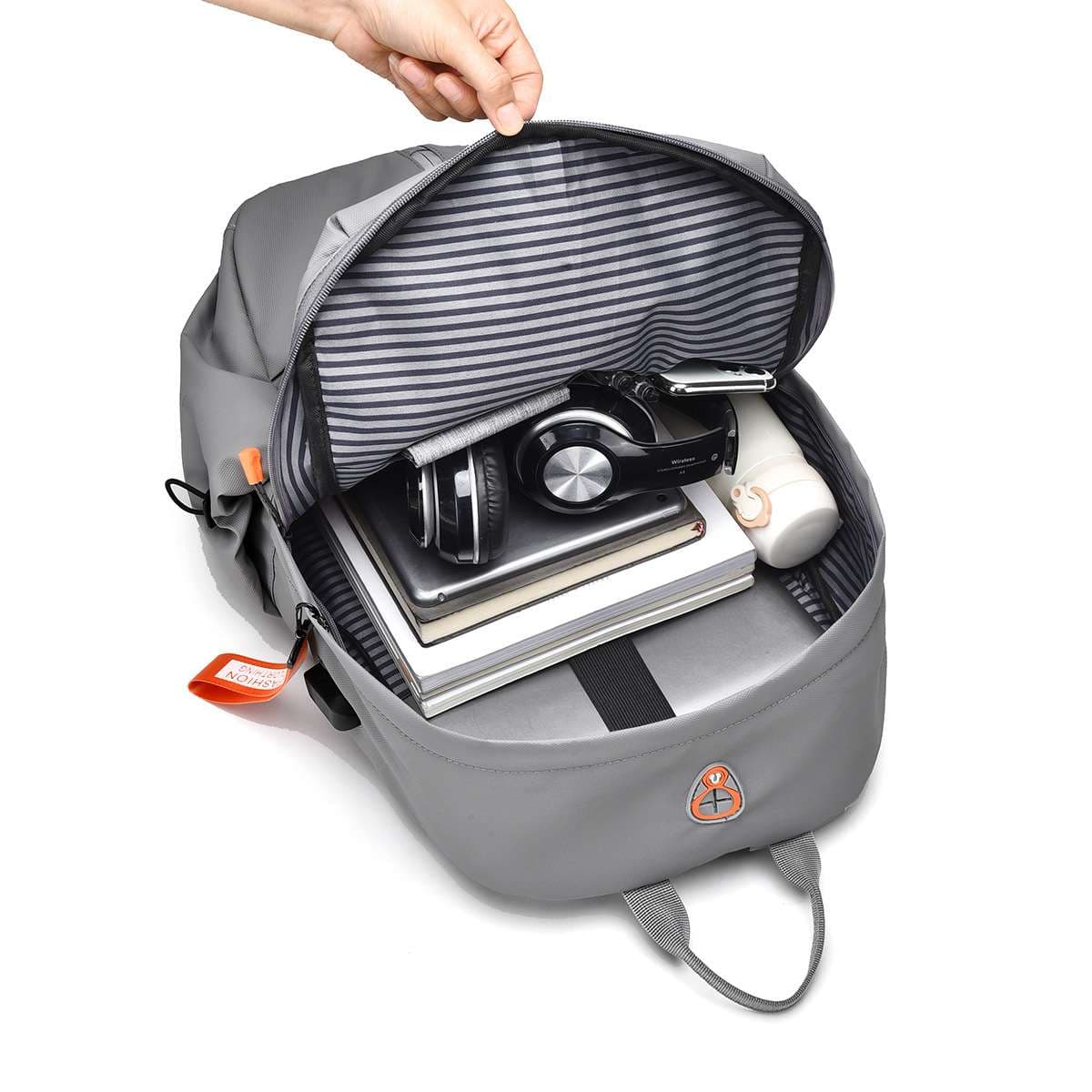 アウトドアファッション シンプル機能的リュック