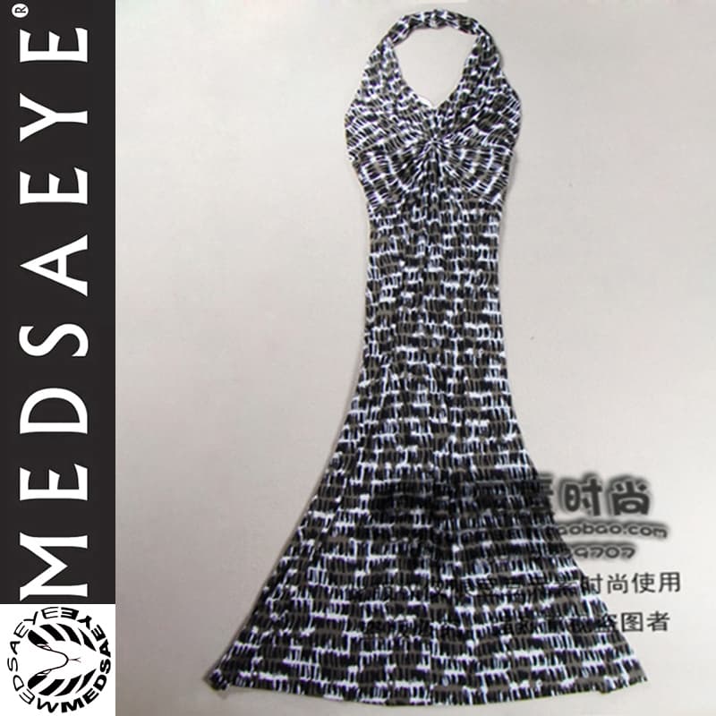 アウトドアファッション ゆったりマキシ丈ワンピース 夏山リゾート