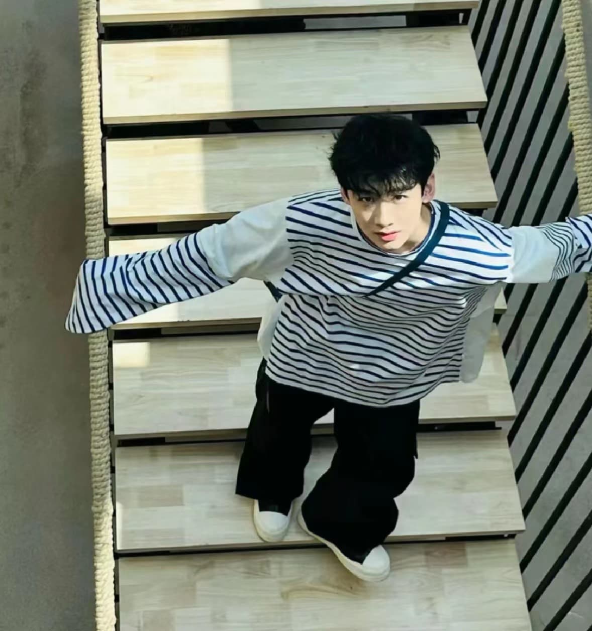 アウトドアファッション 森の風を感じる爽やかボーダーカットソー