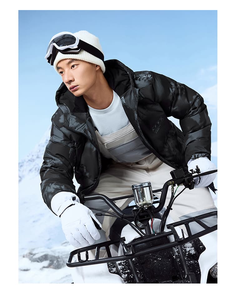 アウトドアファッション 防寒仕様 軽量ダウンジャケット