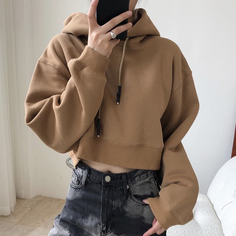 アウトドアファッション ゆったりクロップドパーカー