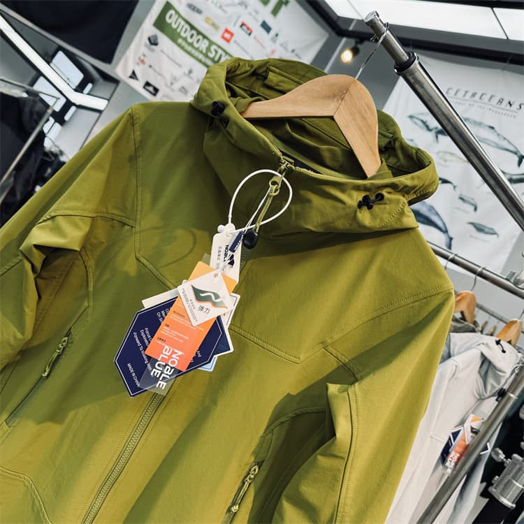 アウトドアファッション 防水機能付き山岳トレッキングパーカー