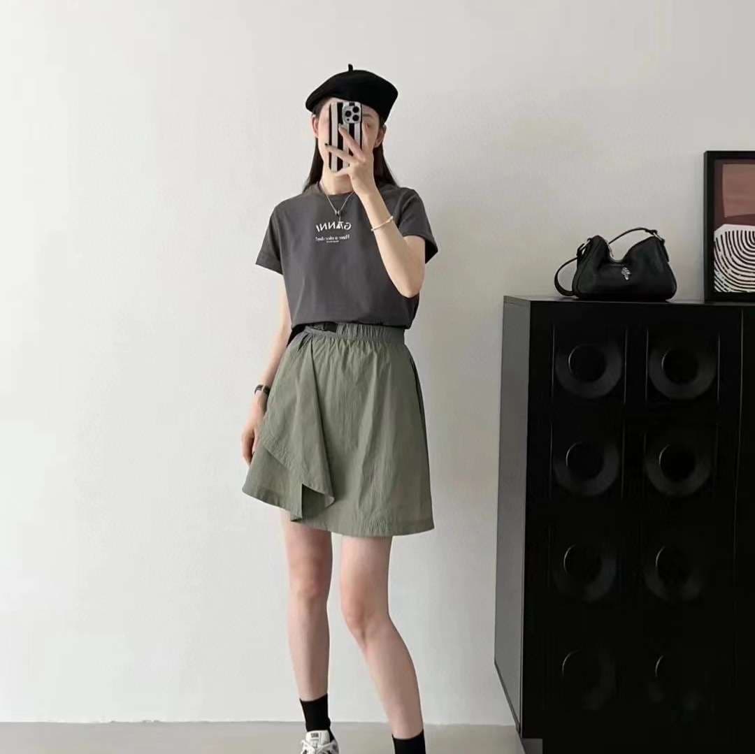 アウトドアファッション ミリタリー風フレアスカート