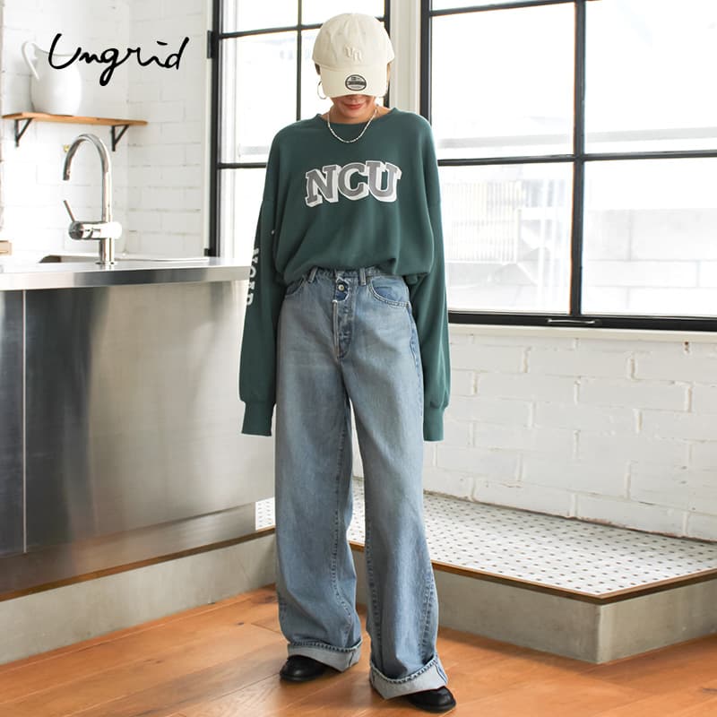 アウトドアファッション ゆったりロゴスウェットシャツ