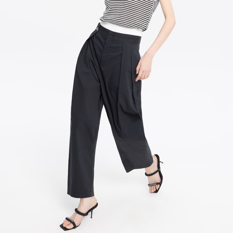 アウトドアファッション プリーツゆったりワイドパンツ