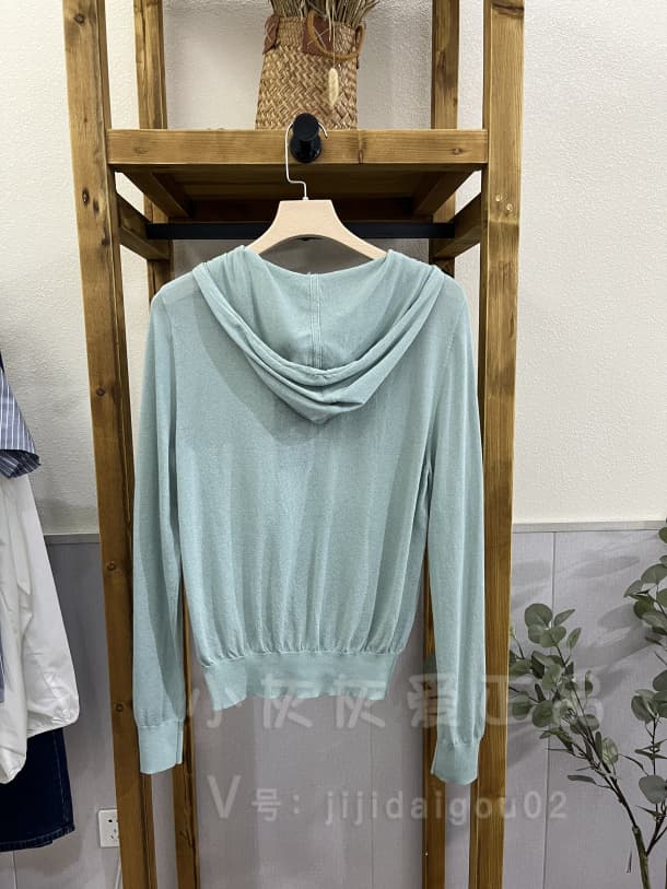 アウトドアファッション 風合いの良い薄手パーカー