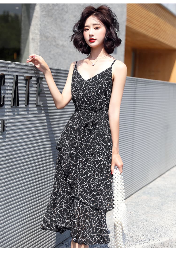 アウトドアファッション 涼やか波模様ティアードワンピース