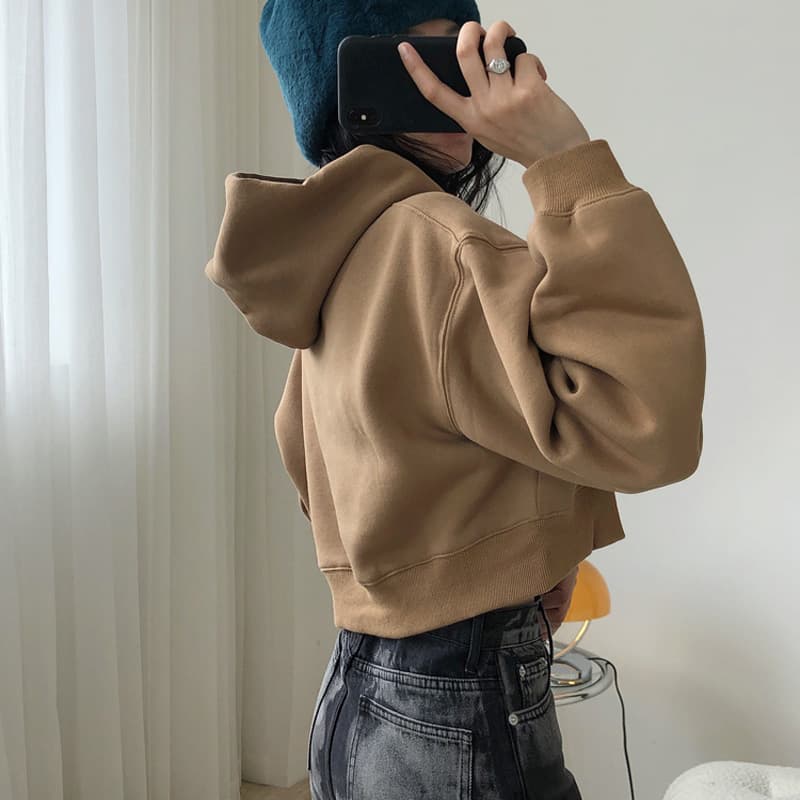 アウトドアファッション ゆったりクロップドパーカー