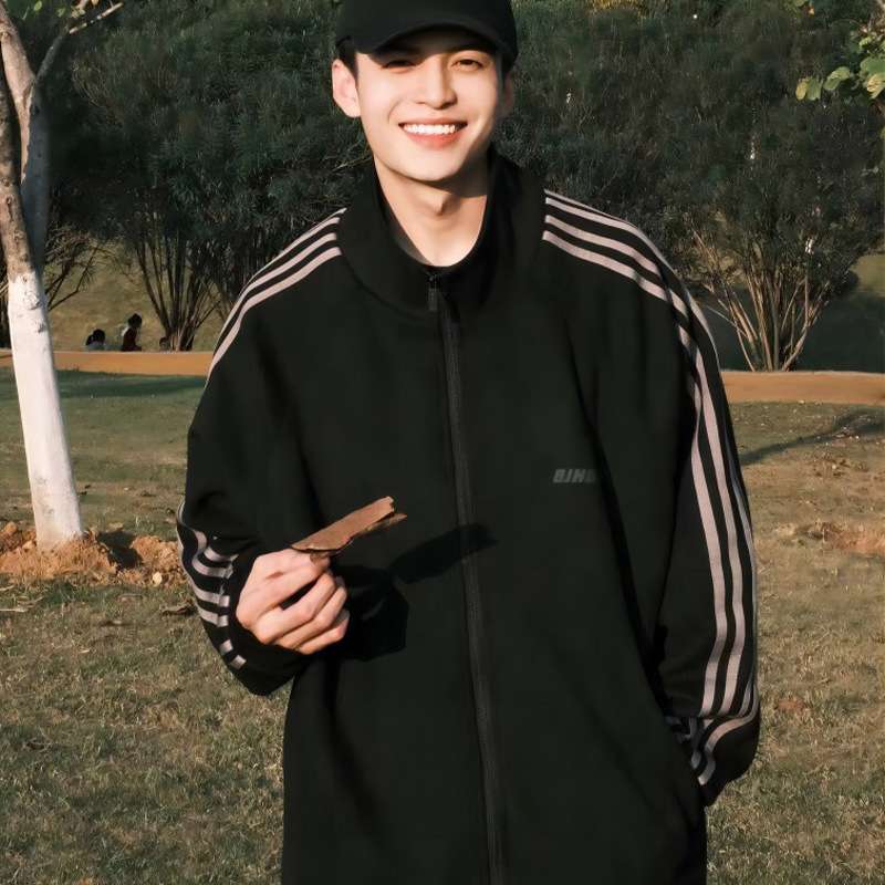 アウトドアファッション 生成です