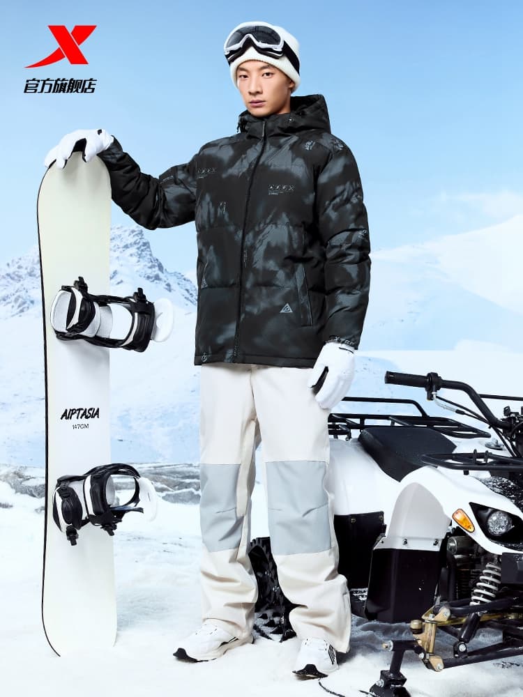 アウトドアファッション 防寒仕様 軽量ダウンジャケット