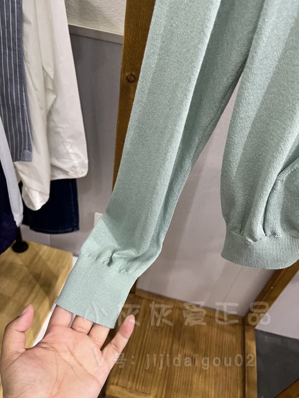 アウトドアファッション 風合いの良い薄手パーカー