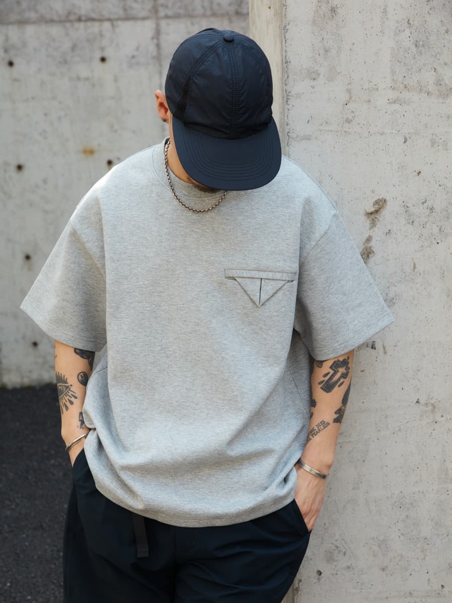 アウトドアファッション 立体三角ポケットカットソー